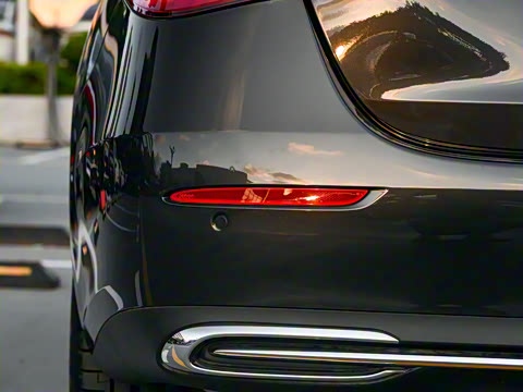 2024�� E 350 e L ���ʽ��϶����γ�