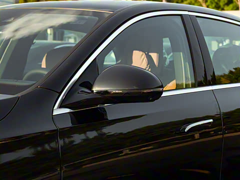 2024�� E 350 e L ���ʽ��϶����γ�