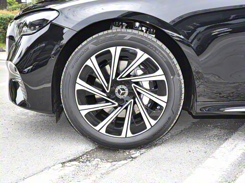 2024�� �Ŀ� E 300 L ������