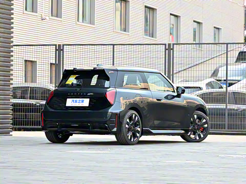 2025�� JOHN COOPER WORKS