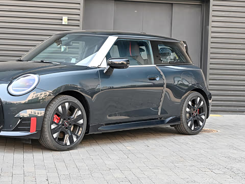 2025�� JOHN COOPER WORKS
