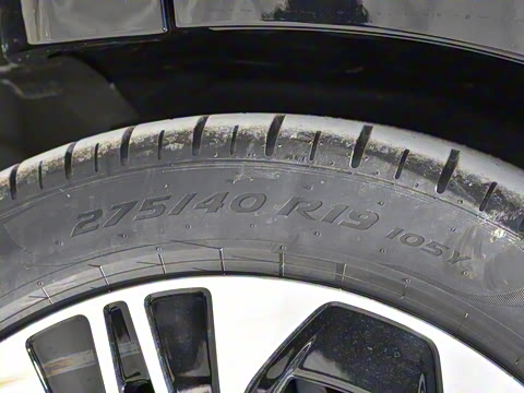 2024�� E 350 e L ���ʽ��϶����γ�