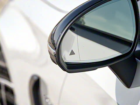 2024�� AMG CLE 53 4MATIC+ ���ܳ�