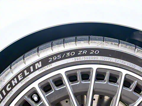 2024�� AMG CLE 53 4MATIC+ ���ܳ�