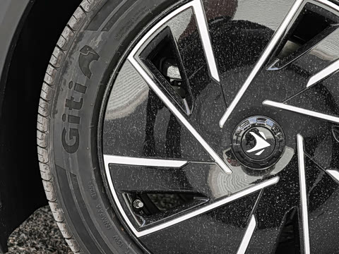 2025�� 560PRO 185kW