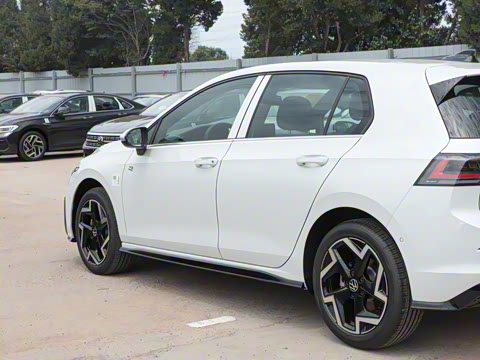 2025�� �Ŀ�� 300TSI R-Line