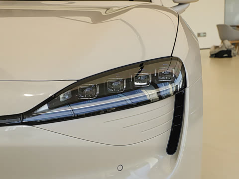 2025�� 705km Max