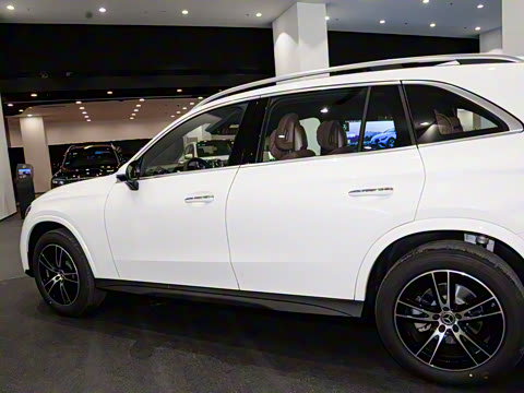 2025�� �Ŀ� GLC 260 L 4MATIC ������