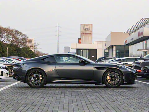 2025�� 4.0T V8 Coupe