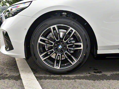 2024�� 525Li M�˶���װ