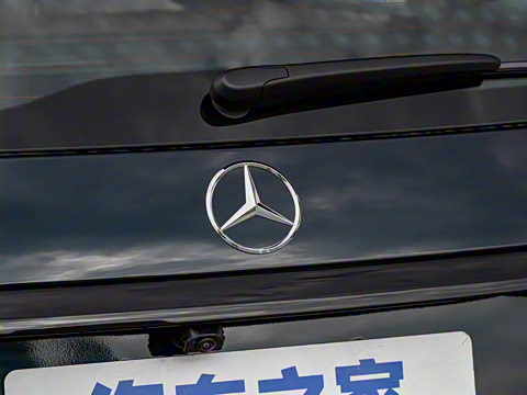 2025�� GLC 300 L 4MATIC ������ 5��