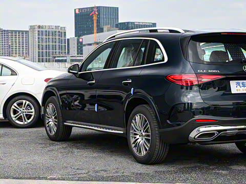 2025�� GLC 300 L 4MATIC ������ 5��