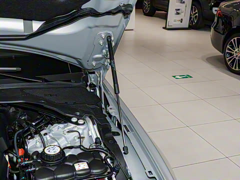 2025�� 2.0T 250PS R-DYNAMIC 90�����ذ�