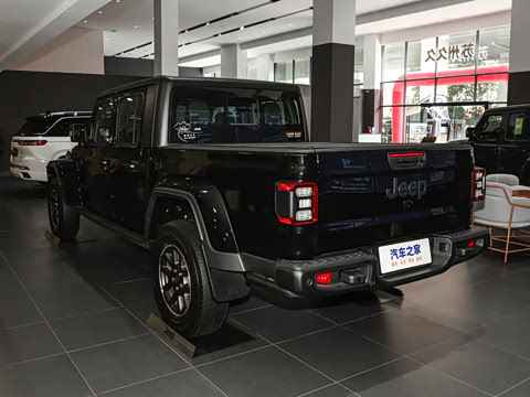 2023�� 3.6L Overland