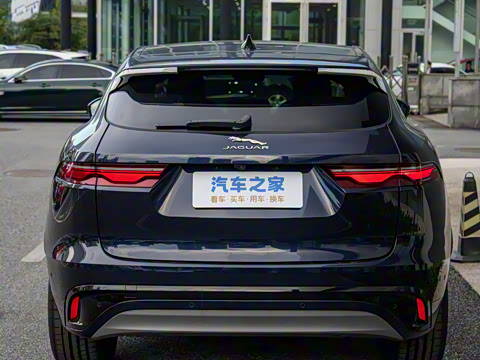 2025�� P250 R-Dynamic S