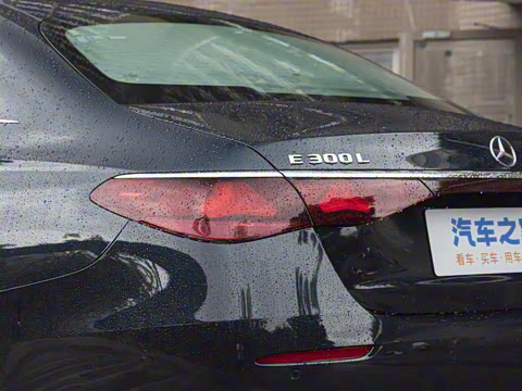 2025�� �Ŀ� E 300 L ������