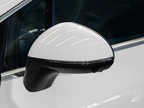 2025�� 500 4MATIC ������