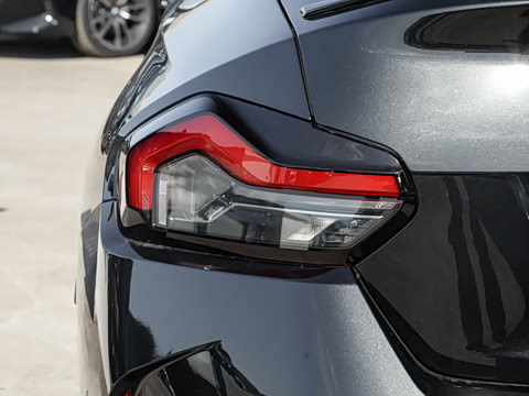 2025�� 225i M�˶���ҹ��װ