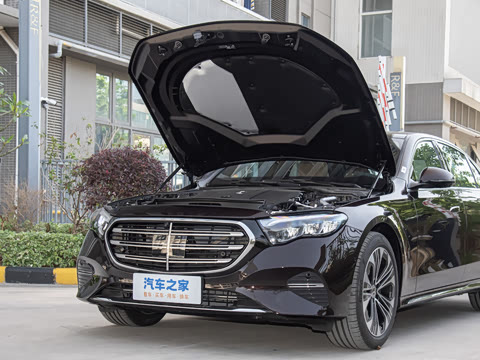 2025�� �Ŀ� E 300 L ������