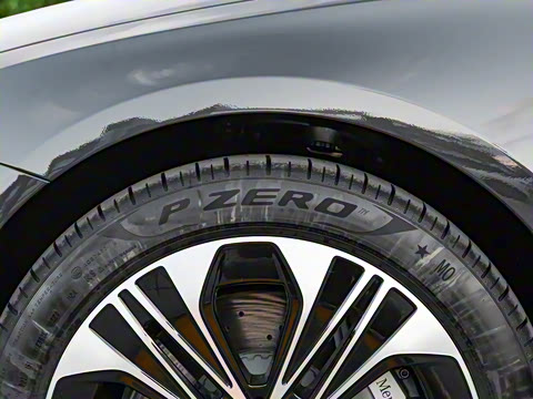 2024�� E 350 e L ���ʽ��϶����γ�