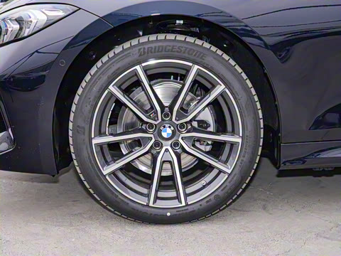 2025�� 325i M�˶���װ