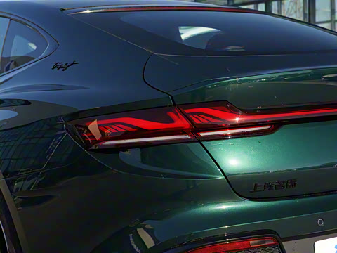 2025�� 2.0T Trophy+ �����˶���