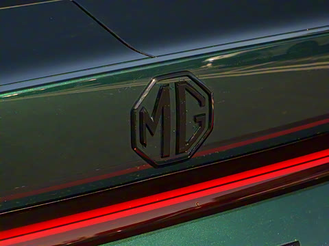 2025�� 2.0T Trophy+ �����˶���