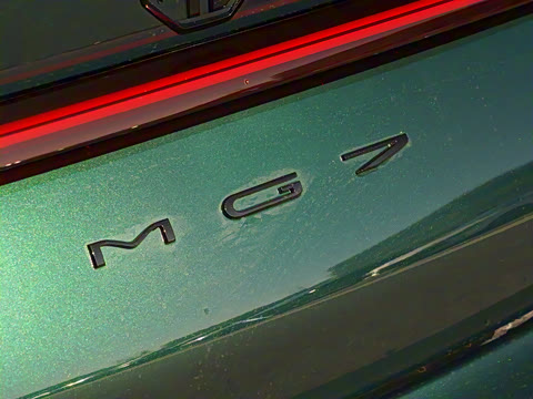 2025�� 2.0T Trophy+ �����˶���