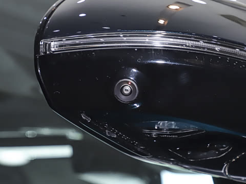 2025�� �Ŀ� E 300 L �����˶���