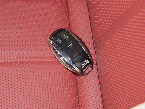 2024�� 4.0T V8 S