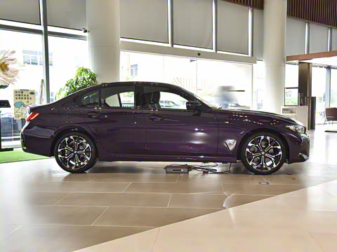 2025�� 330i 50����������