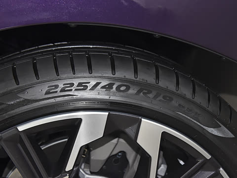 2025�� 330i 50����������