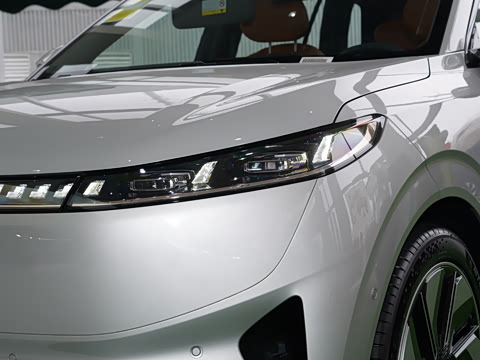 2025�� 210Ultra���Ȱ� 5��