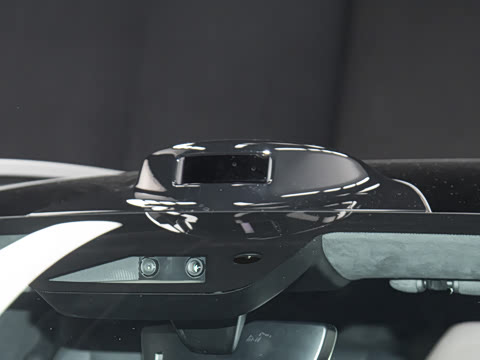 2025�� 700 Ultra�������������״��