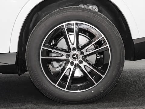 2025�� �Ŀ� GLC 260 L 4MATIC ������