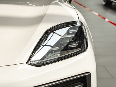 2025�� Cayenne S E-Hybrid 3.0T