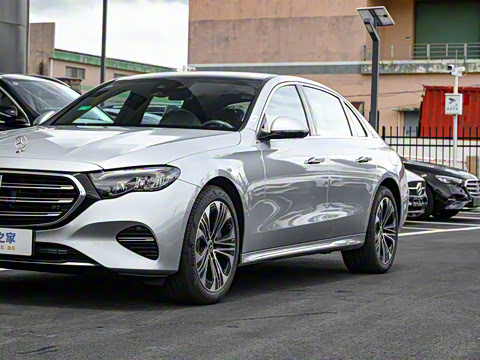 2024�� E 350 e L ���ʽ��϶����γ�