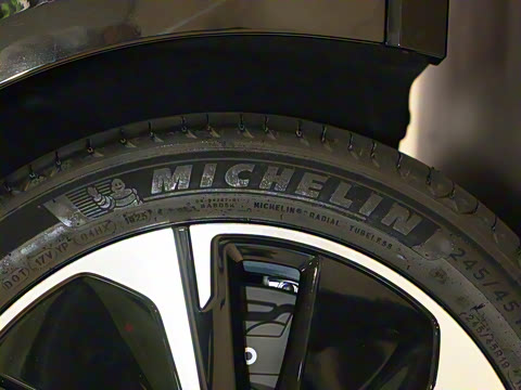 2025�� 75kWh Touring