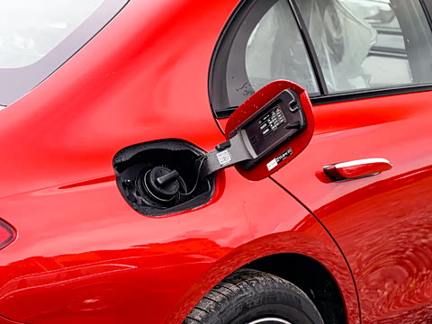 2024�� E 300 ʱ�����˶���