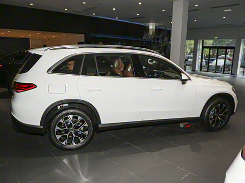 2025�� �Ŀ� GLC 260 L 4MATIC ������