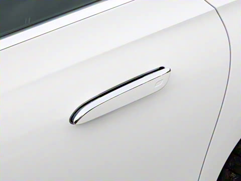 2025�� E 300 L ʱ���˶���