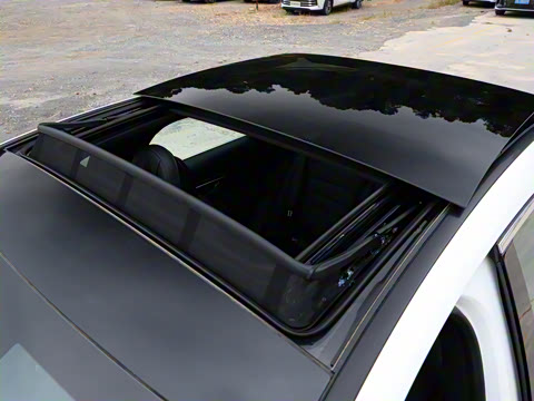 2025�� E 300 L ʱ���˶���