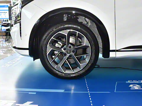 2025�� ���Ĵ� 1.5T ������ �ǻ��콢��