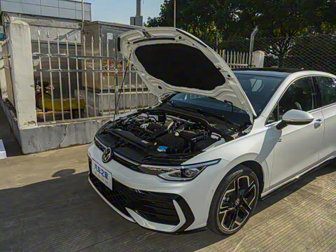 2025�� 300TSI R-Line