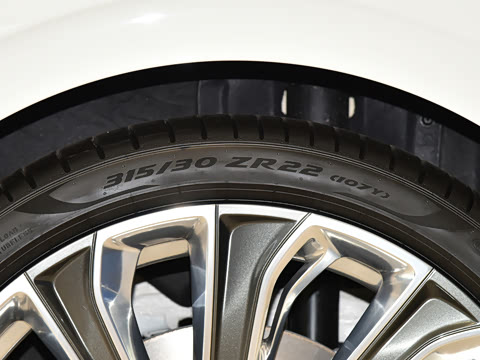 2026�� 4.0T V8 Mulliner