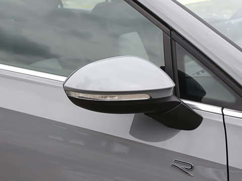 2025�� �Ŀ�� 300TSI R-Line