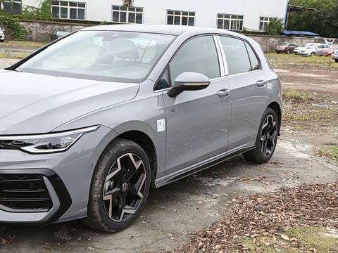 2025�� �Ŀ�� 300TSI R-Line