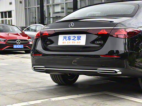 2024�� �Ŀ� E 300 L ������