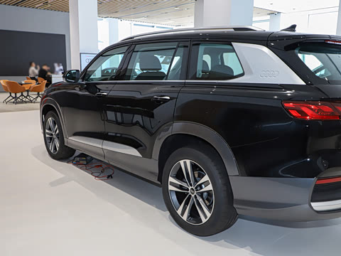 2025�� 40 TFSI quattro ����� ������װ 7��