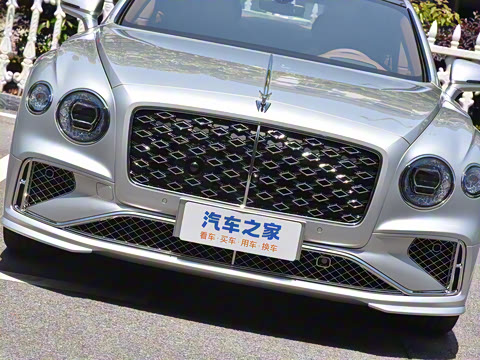 2026�� 4.0T V8 Mulliner